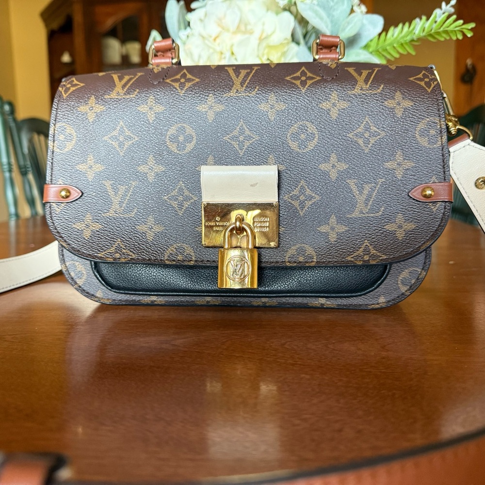 Louis Vuitton Vaugirard Monogram Crossbody bag. - Picture 3 of 9